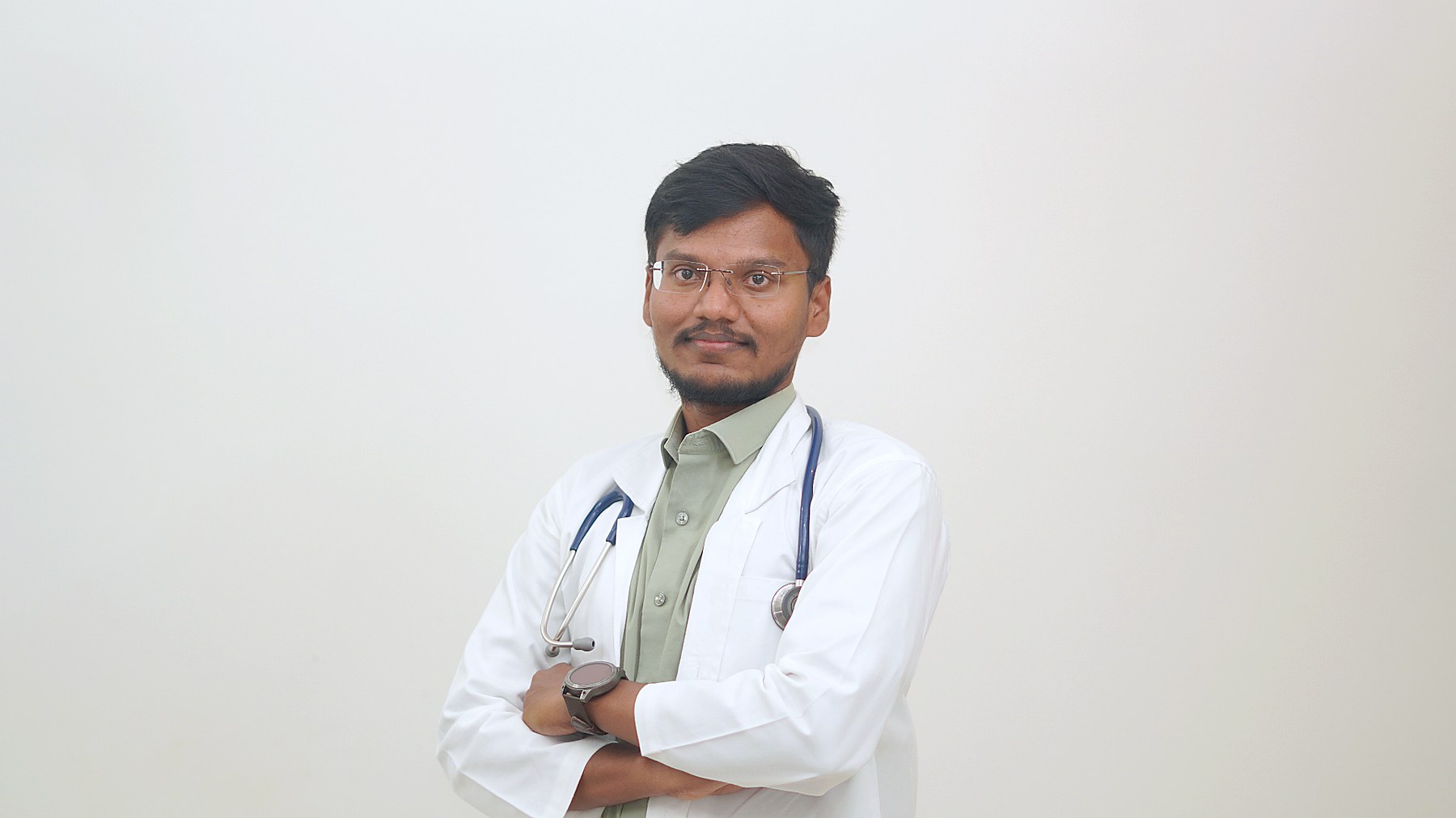 Dr. Suresh Neerudi — Consultant Physician, Diabetologist & Critical Care Specialist (photo 1)